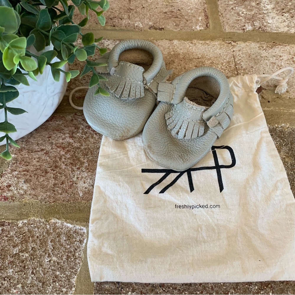 Freshly Picked | FP Stylish Kids Moccasins - Warm Gray | 1